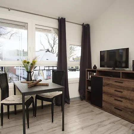 Im Zentrum Gelegene 2-raum-wohnung - Haus Rugier 03 *