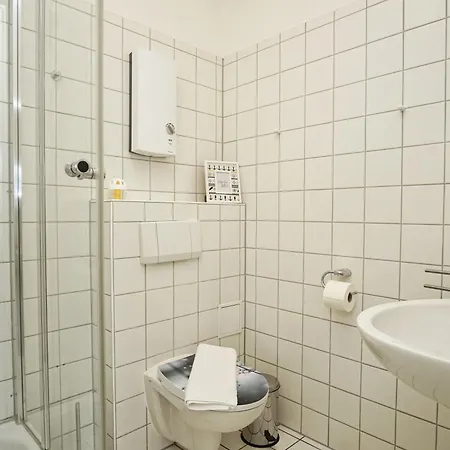 Apartment Im Zentrum Gelegene 2-raum-wohnung - Haus Rugier 03 *