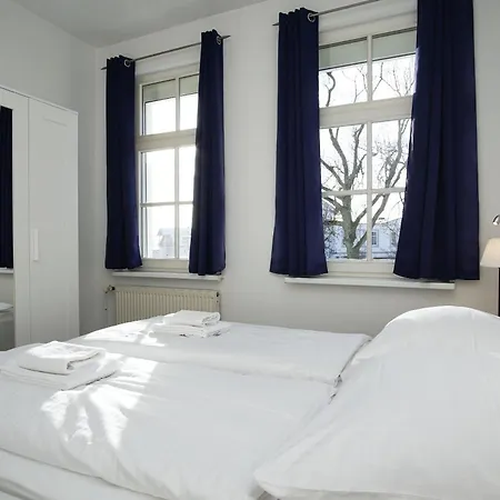 Im Zentrum Gelegene 2-raum-wohnung - Haus Rugier 03 *